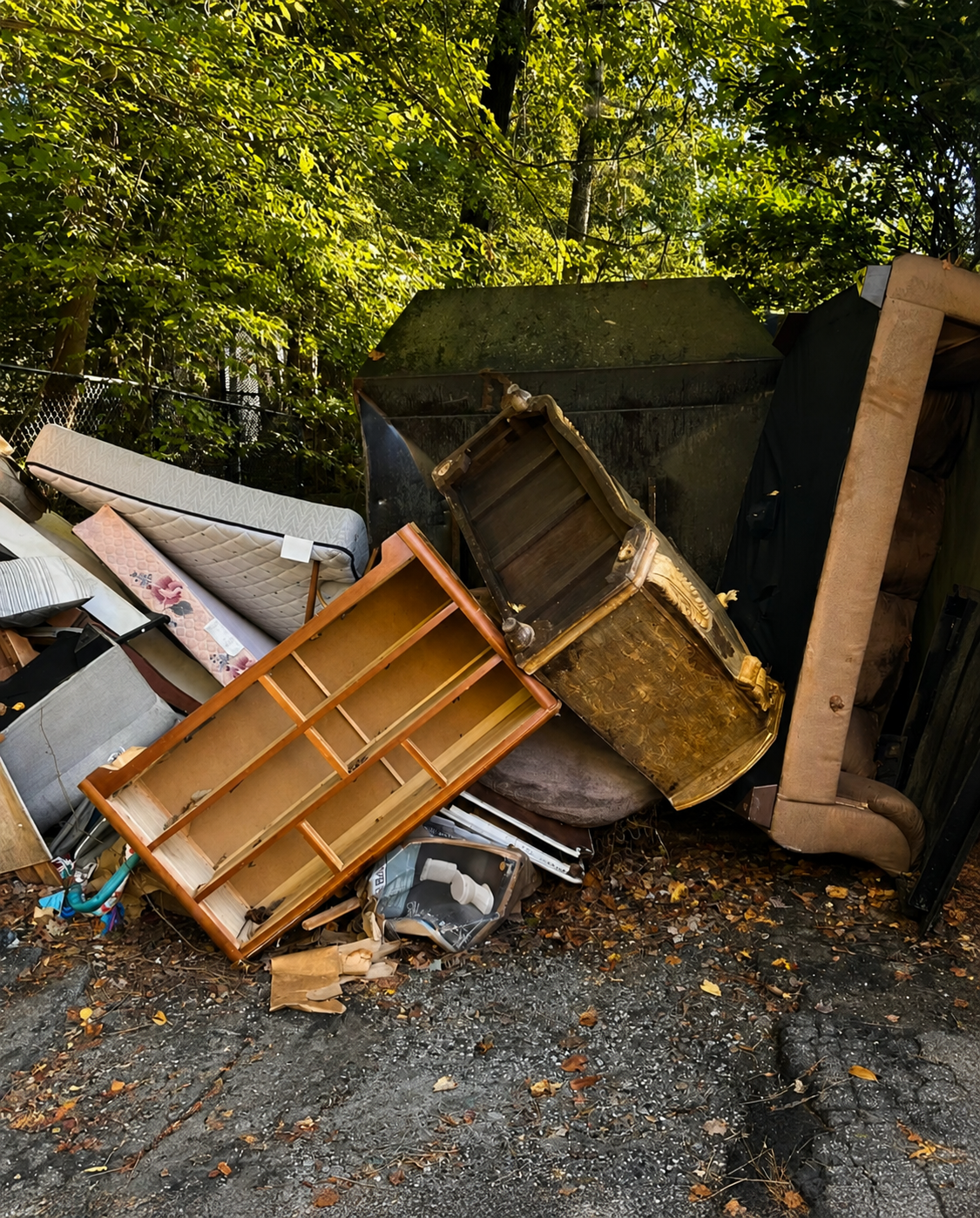 Dunwoody Crossing Property Cleanout before service
